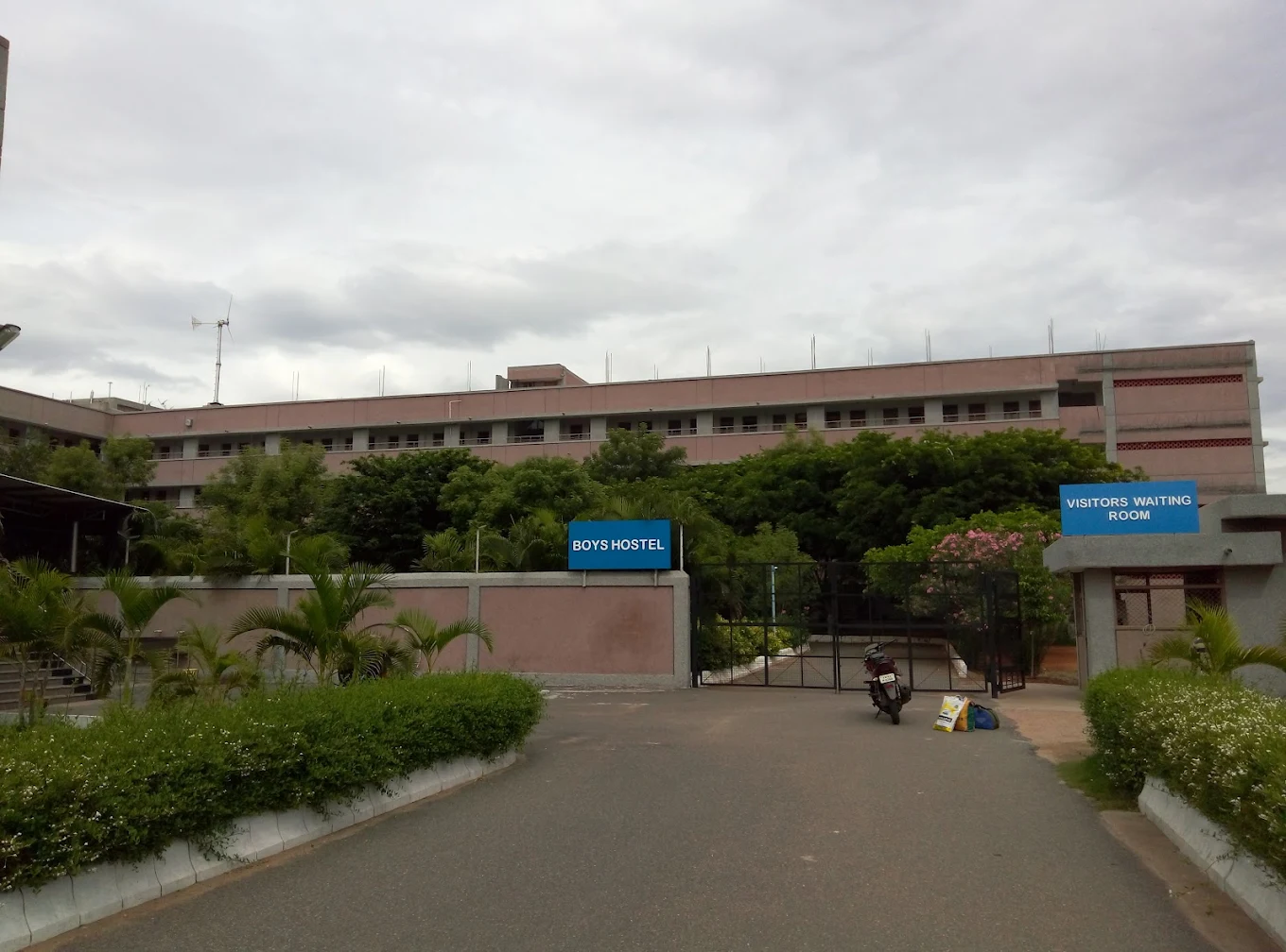 Info Engineering College campus gallery image 4