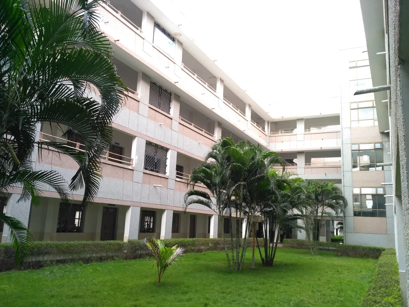 Info Engineering College campus gallery image 2