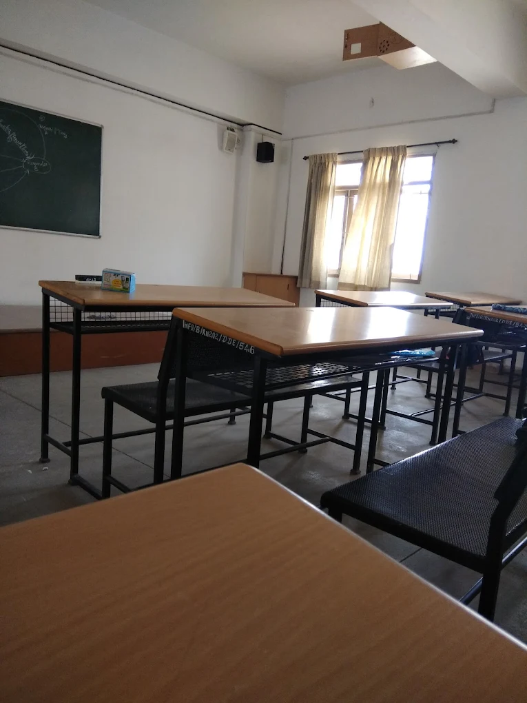 Info Engineering College campus gallery image 5
