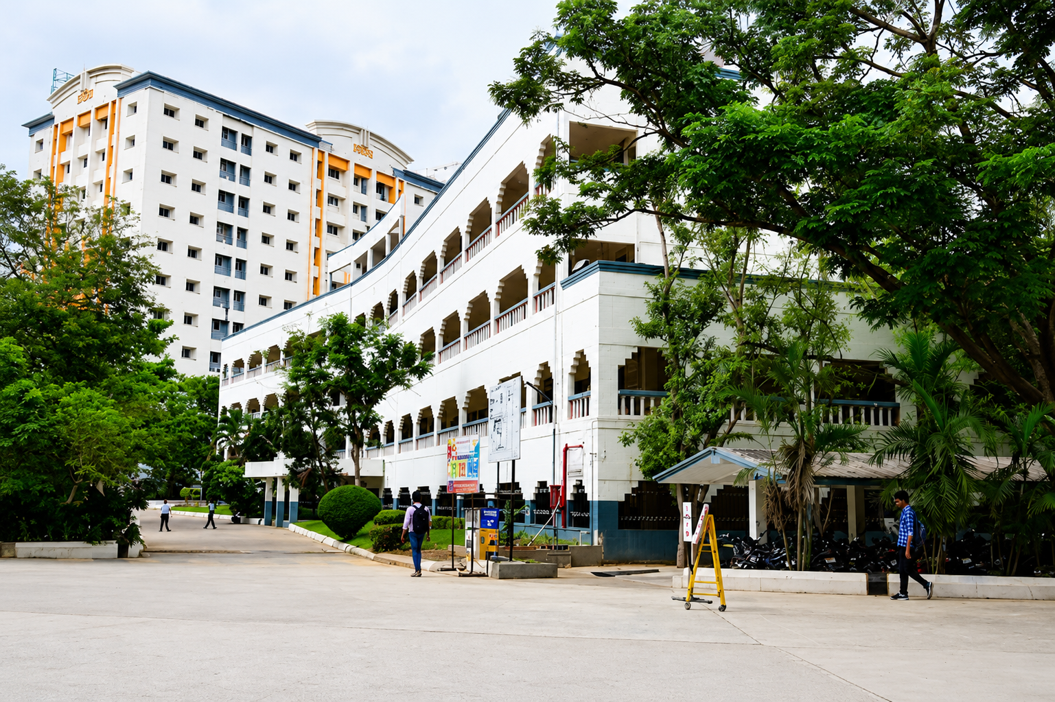 SRM Valliammai Engineering College campus gallery image 2